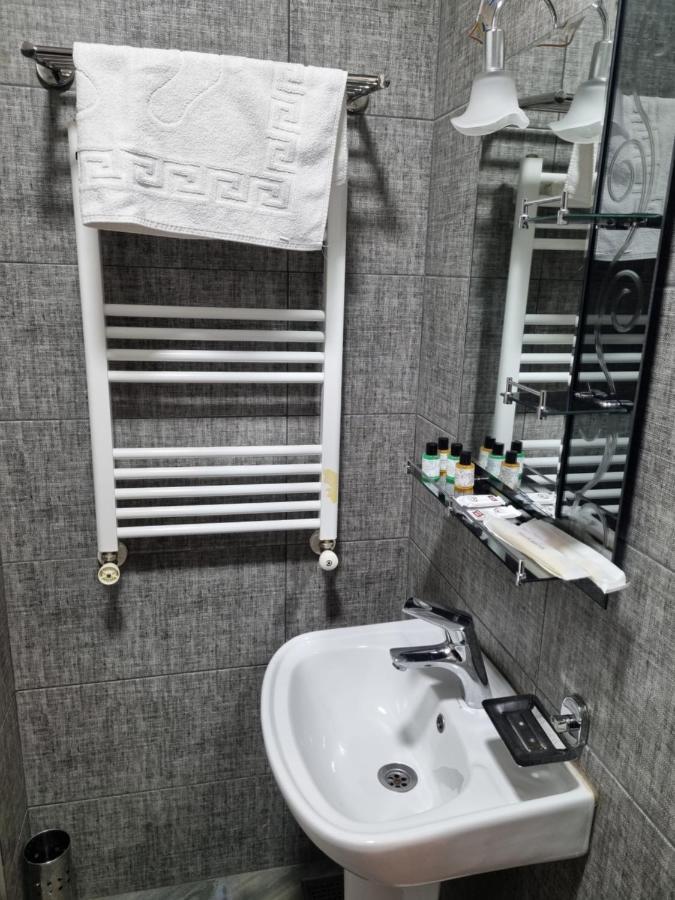 Mahali Hotel Batoumi Extérieur photo