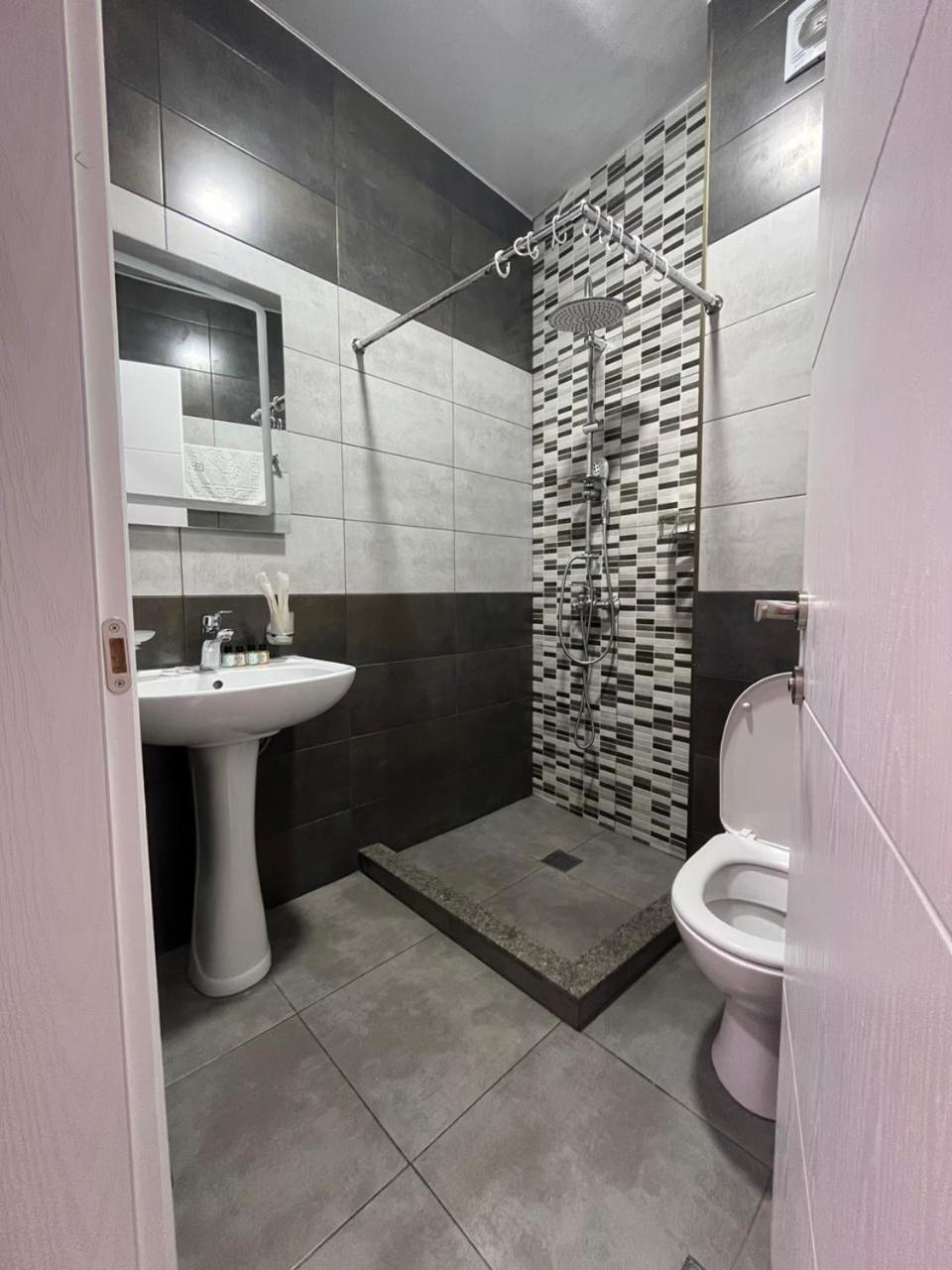 Mahali Hotel Batoumi Extérieur photo