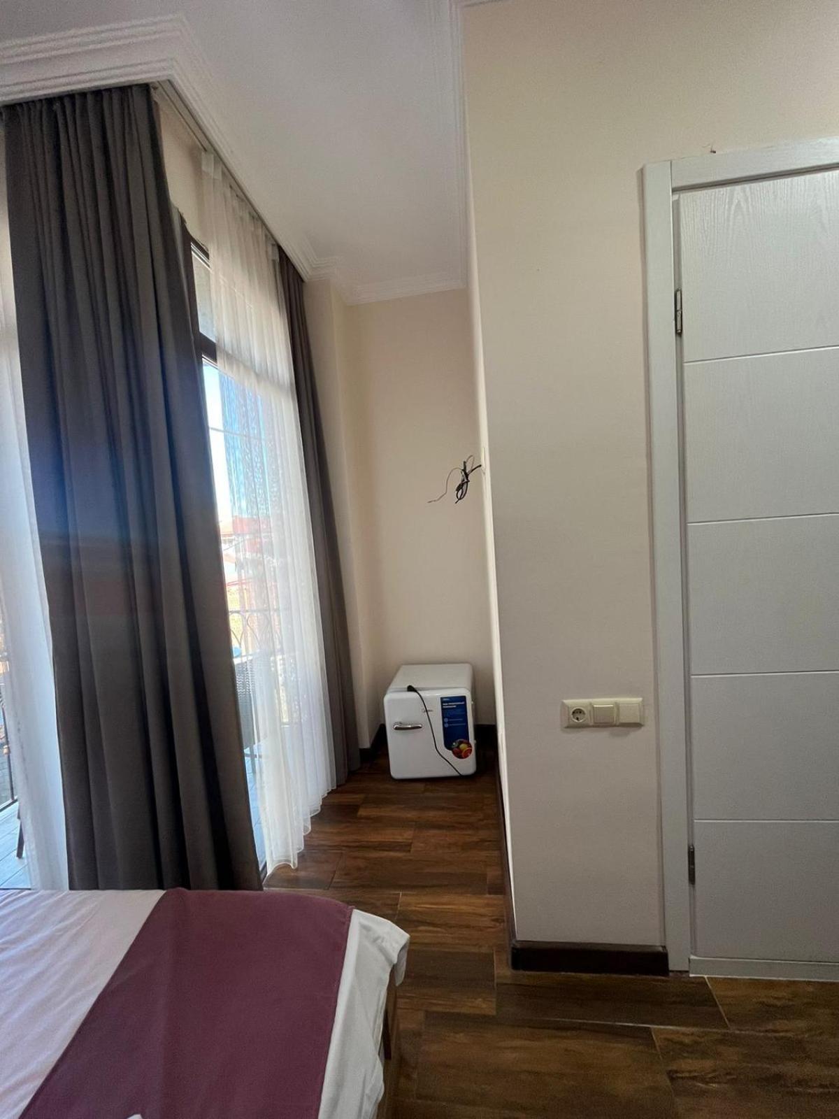Mahali Hotel Batoumi Extérieur photo