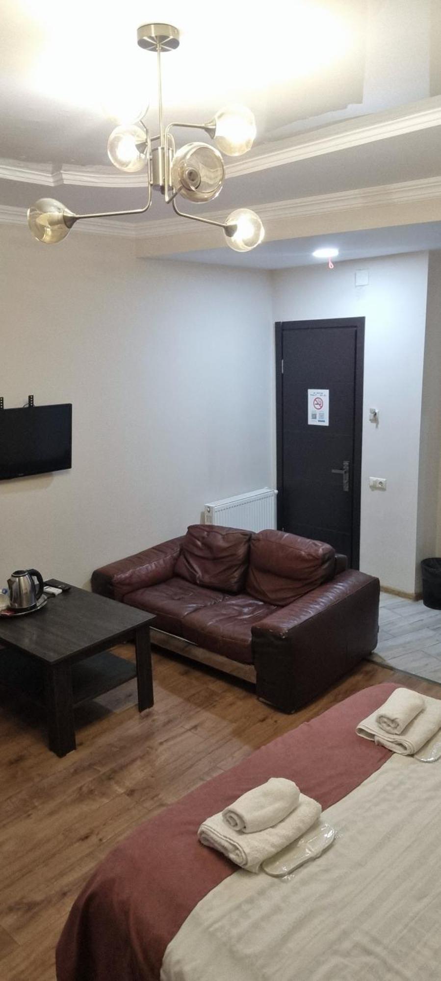Mahali Hotel Batoumi Extérieur photo