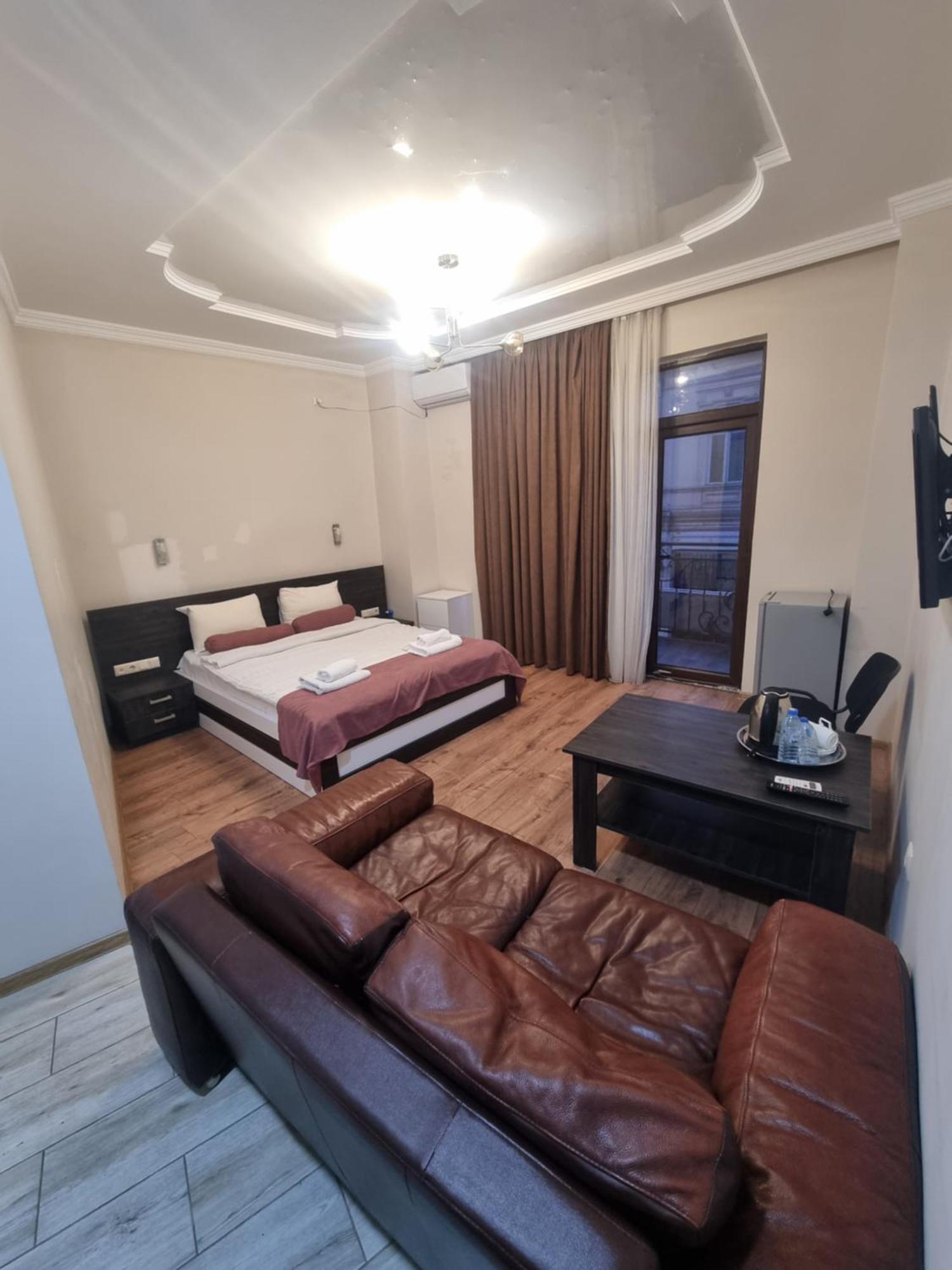 Mahali Hotel Batoumi Extérieur photo
