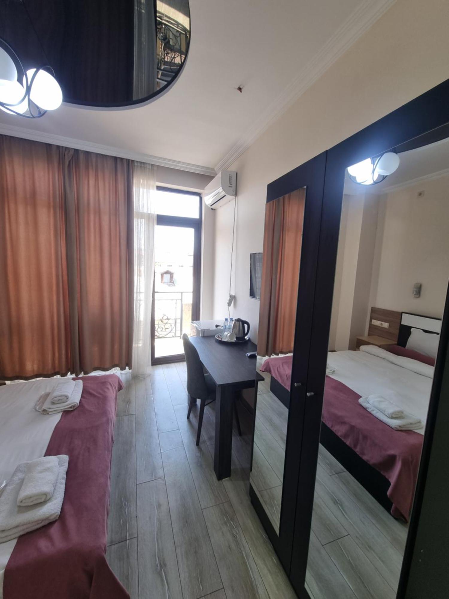 Mahali Hotel Batoumi Extérieur photo