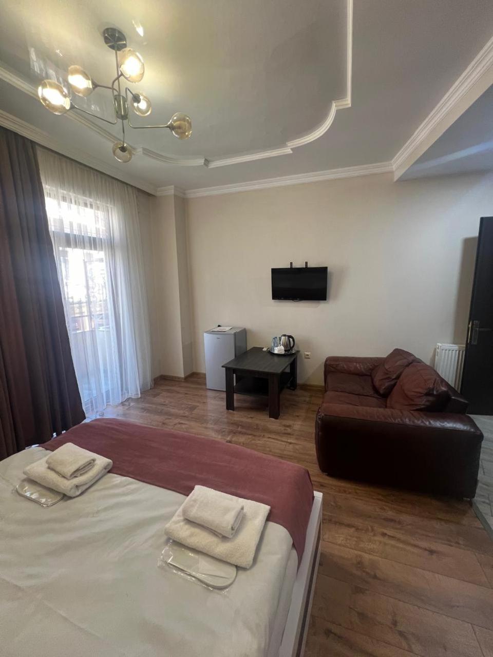 Mahali Hotel Batoumi Extérieur photo